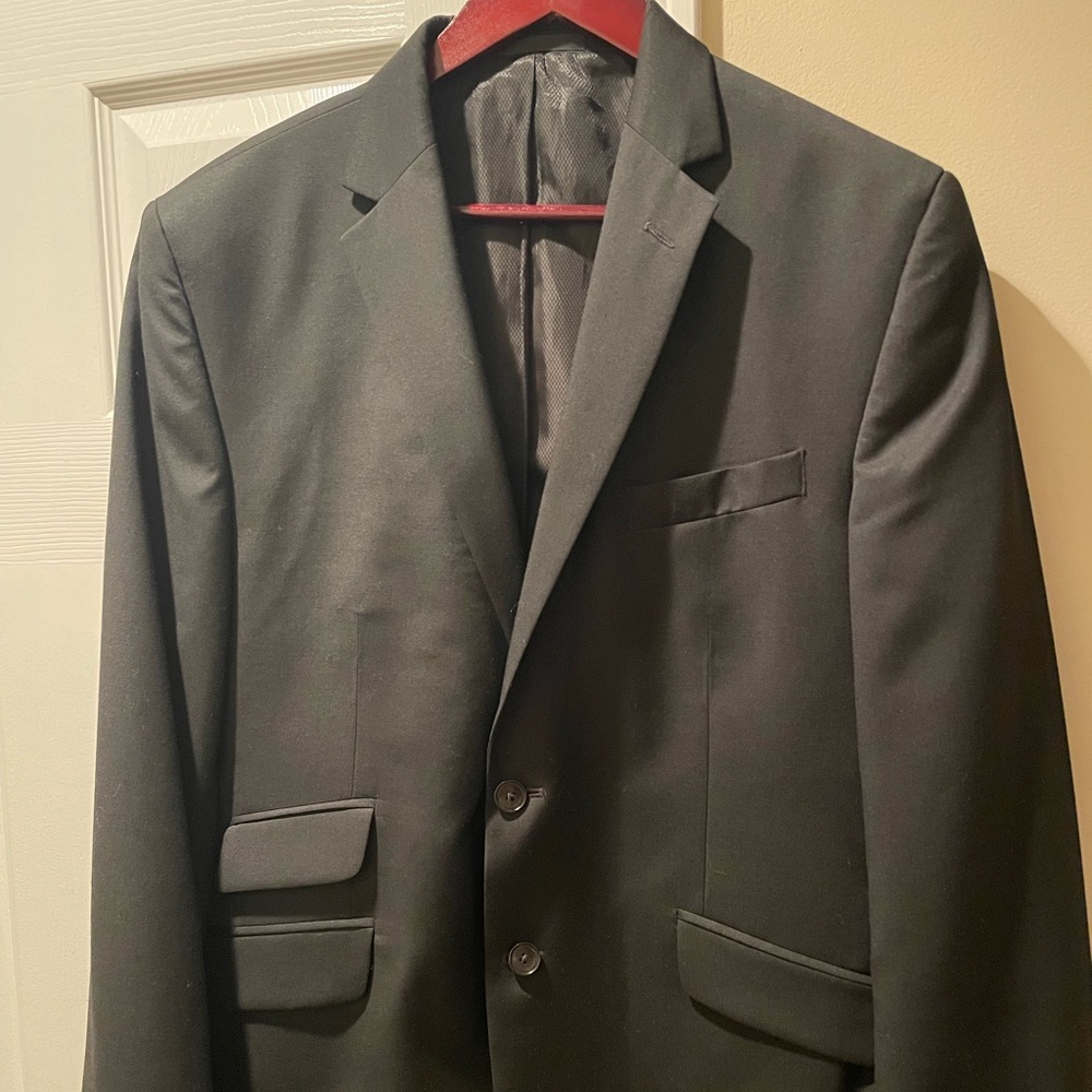 Size 42S slim fit Kenneth Cole Suit Jacket.